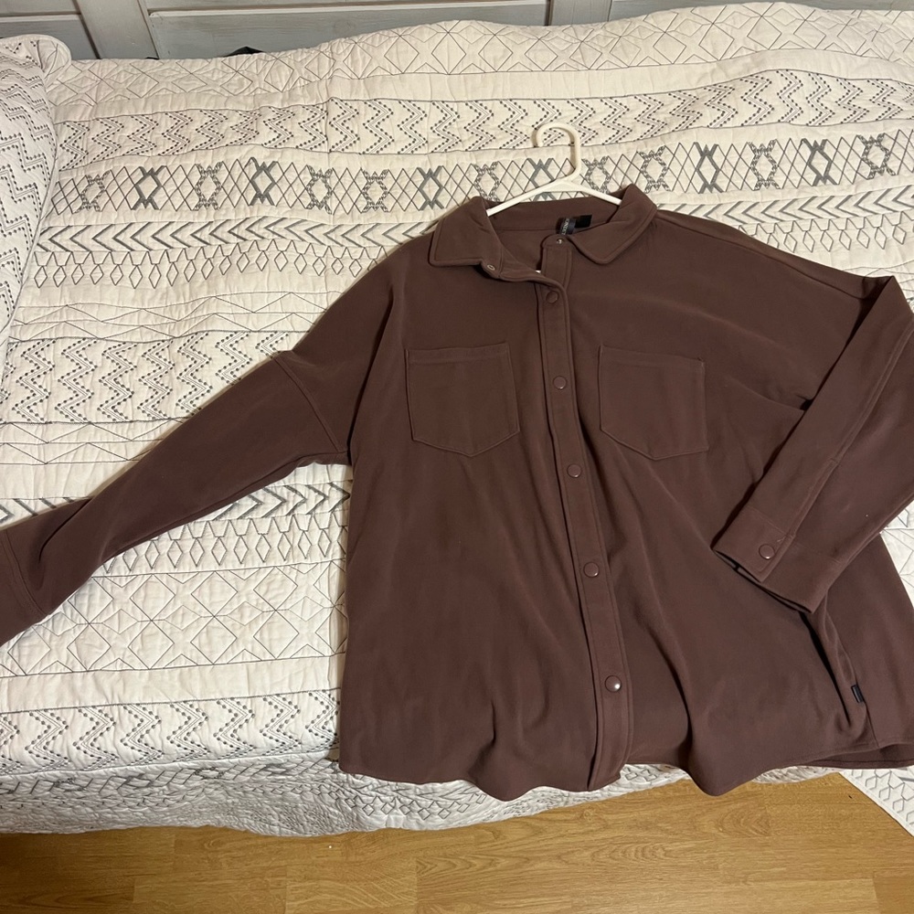 Ladies, long sleeve fleece top, snap closure, double pocket